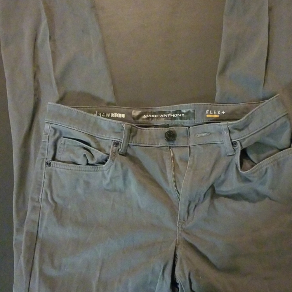 Marc Anthony Chinos. sz 34x30.